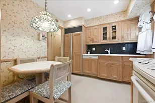 144 Hughes Pl, Albertson, NY 11507 - Photo 8