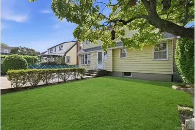 144 Hughes Place, Albertson, NY 11507 - Photo 30
