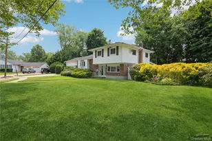 7 Ebb Ct, Commack, NY 11725 - Photo 2