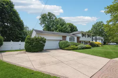 7 Ebb Court, Commack, NY 11725 - Photo 4