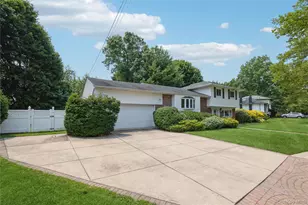 7 Ebb Ct, Commack, NY 11725 - Photo 4