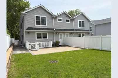 17B Dunes Lane #Right, Port Washington, NY 11050 - Photo 2