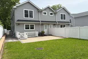 17B Dunes Ln, Port Washington, NY 11050 - Photo 2