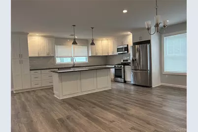 17B Dunes Lane #Right, Port Washington, NY 11050 - Photo 10