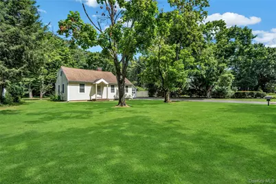 33 Laurel Drive, Smithtown, NY 11787 - Photo 2