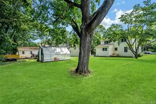 33 Laurel Dr, Smithtown, NY 11787 - Photo 16