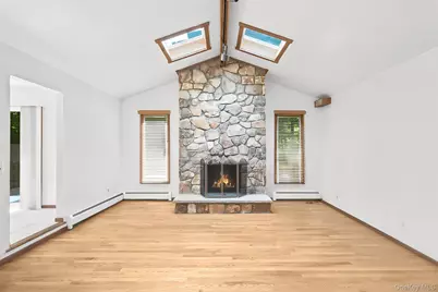 6 Pelham Court, Nanuet, NY 10954 - Photo 4