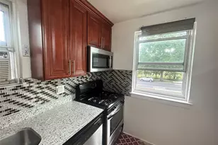 72-75 Little Neck Pkwy, Glen Oaks, NY 11004 - Photo 12