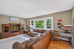 4 Denim Pl, White Plains, NY 10603 - Photo 8