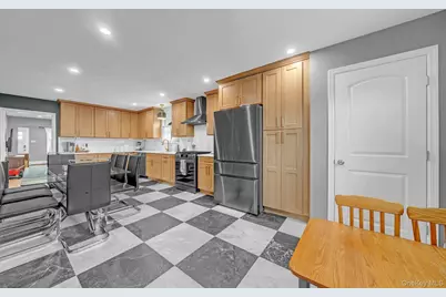 93 Overton Street, Deer Park, NY 11729 - Photo 18