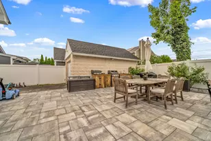 93 Overton St, Deer Park, NY 11729 - Photo 8