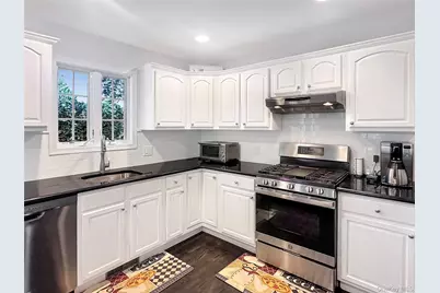 5765 Bergen Avenue, Mattituck, NY 11952 - Photo 10