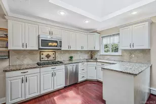 44 Winslow Ln, Smithtown, NY 11787 - Photo 8