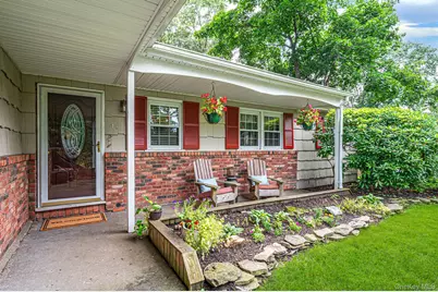 44 Winslow Lane, Smithtown, NY 11787 - Photo 2