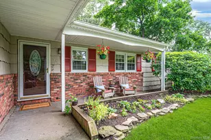 44 Winslow Ln, Smithtown, NY 11787 - Photo 2