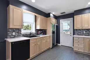 97 Van Cortlandt Park Ave, Yonkers, NY 10701 - Photo 6