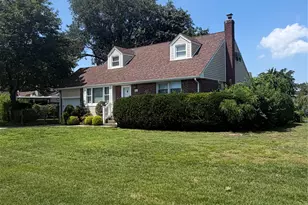 1162 Whitehall Ln, Wantagh, NY 11793 - Photo 2