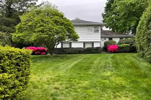 6 Preston Ct, Glen Cove, NY 11542 - Photo 2