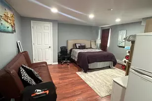 186 E Pennywood Ave, Roosevelt, NY 11575 - Photo 2