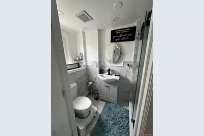 186 E Pennywood Avenue, Roosevelt, NY 11575 - Photo 20