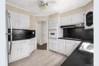 42 Berkshire Road, Yonkers, NY 10710 - Photo 8