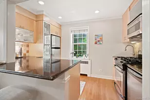 7 Chateaux Cir, Scarsdale, NY 10583 - Photo 10