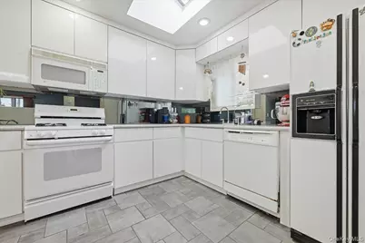 167 Lyon Street, Valley Stream, NY 11580 - Photo 16