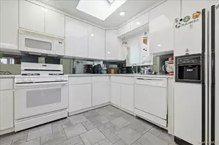 167 Lyon St, Valley Stream, NY 11580 - Photo 16