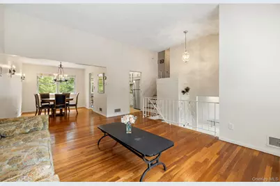 28 Stratford Place, New City, NY 10956 - Photo 2