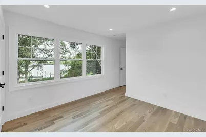 255 Peconic Bay Boulevard, Aquebogue, NY 11901 - Photo 26