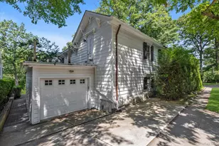 240-02 Poplar St, Douglaston, NY 11363 - Photo 28