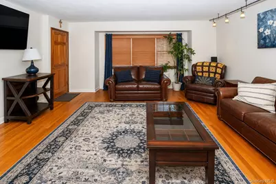 280 Van Cott Avenue, Farmingdale, NY 11735 - Photo 4