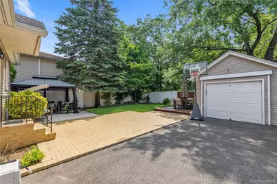 144 Buckingham Place, Lynbrook, NY 11563 - Photo 22