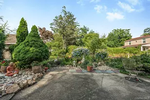 2 Atlas Ct, New Hyde Park, NY 11040 - Photo 24