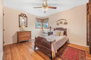 2 Atlas Ct, New Hyde Park, NY 11040 - Photo 14
