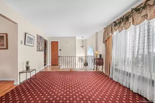 2 Atlas Ct, New Hyde Park, NY 11040 - Photo 6