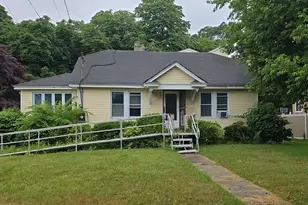 34 N Baldwin Pl, Massapequa, NY 11758 - Photo 2
