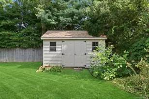 901 Liberty St, Bohemia, NY 11716 - Photo 36