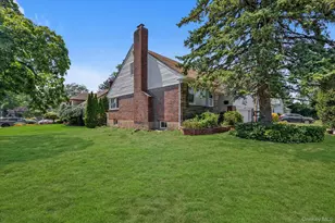 49 Middlecamp Rd, Westbury, NY 11590 - Photo 24