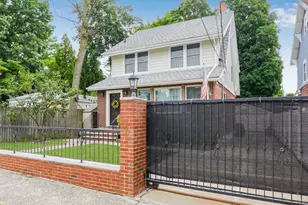 18 7th St, New York, NY 10306 - Photo 1