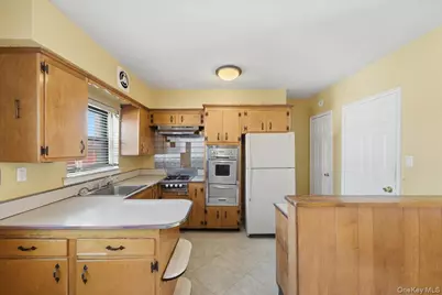 3310 Gunther Avenue, Bronx, NY 10469 - Photo 8