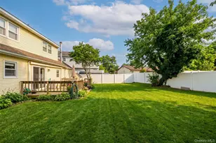 4 Erlwein Ct, Massapequa, NY 11758 - Photo 12