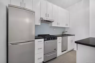 60 E 8th Street #18G, New York, NY 10003 - Photo 8