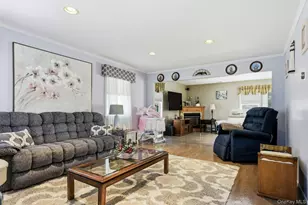 35 Dennis Ln, Bethpage, NY 11714 - Photo 12