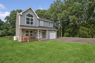 65 Ozark St, Centereach, NY 11720 - Photo 4
