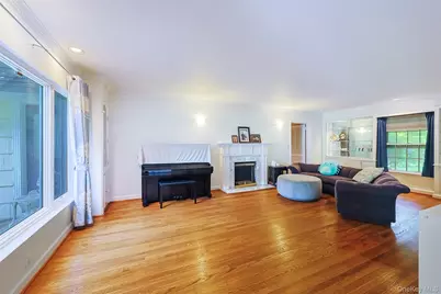 2 W Woods Road, Great Neck, NY 11020 - Photo 4