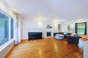 2 W Woods Rd, Great Neck, NY 11020 - Photo 4