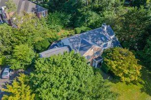 2 W Woods Rd, Great Neck, NY 11020 - Photo 28