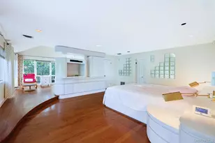 2 W Woods Rd, Great Neck, NY 11020 - Photo 16