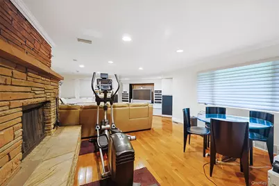2 W Woods Road, Great Neck, NY 11020 - Photo 6